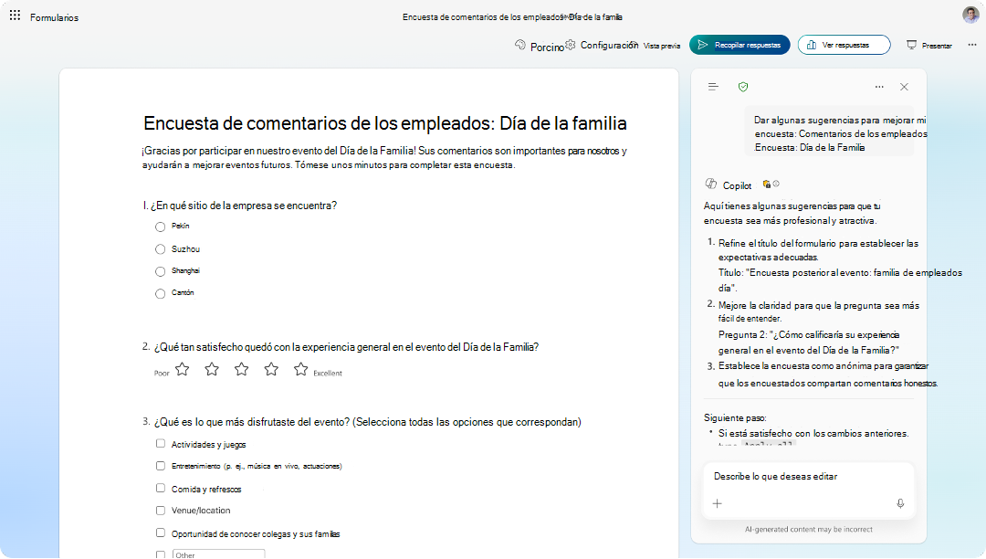 Captura de pantalla del formulario encuesta de comentarios de los empleados con el panel de sugerencias de Copilot que ofrece mejoras.