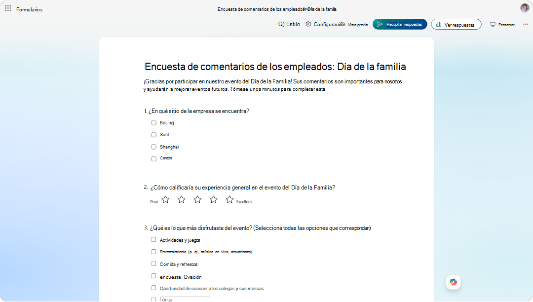 Captura de pantalla que muestra la encuesta de comentarios de los empleados en Microsoft Forms con preguntas de calificación de eventos y comentarios.