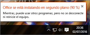 Cuadro de diálogo con la instalación de Office detenida en el 90 %
