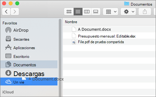 La ventana del Mac Finder la función muestra arrastrar y colocar para mover los archivos
