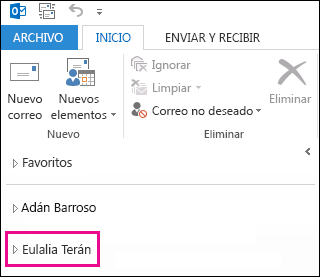 La carpeta compartida aparece en la lista de carpetas de Outlook 2013