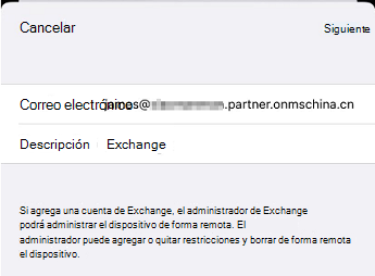 Cuatro capturas de pantalla de configurar el correo electrónico con la aplicación Correo de iOS