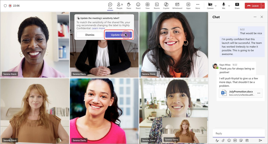 Captura de pantalla de una notificación de actualización de etiquetas de confidencialidad cuando se comparte un archivo durante una reunión de Microsoft Teams.
