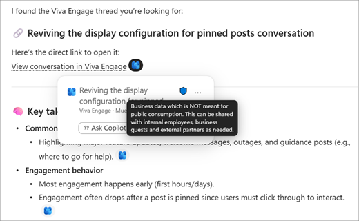 Captura de pantalla que muestra una página de resultados de búsqueda con una publicación de Viva Engage que contiene una etiqueta de confidencialidad. Aparece una información sobre herramientas en el mouse que muestra los detalles y la descripción de la etiqueta de confidencialidad.