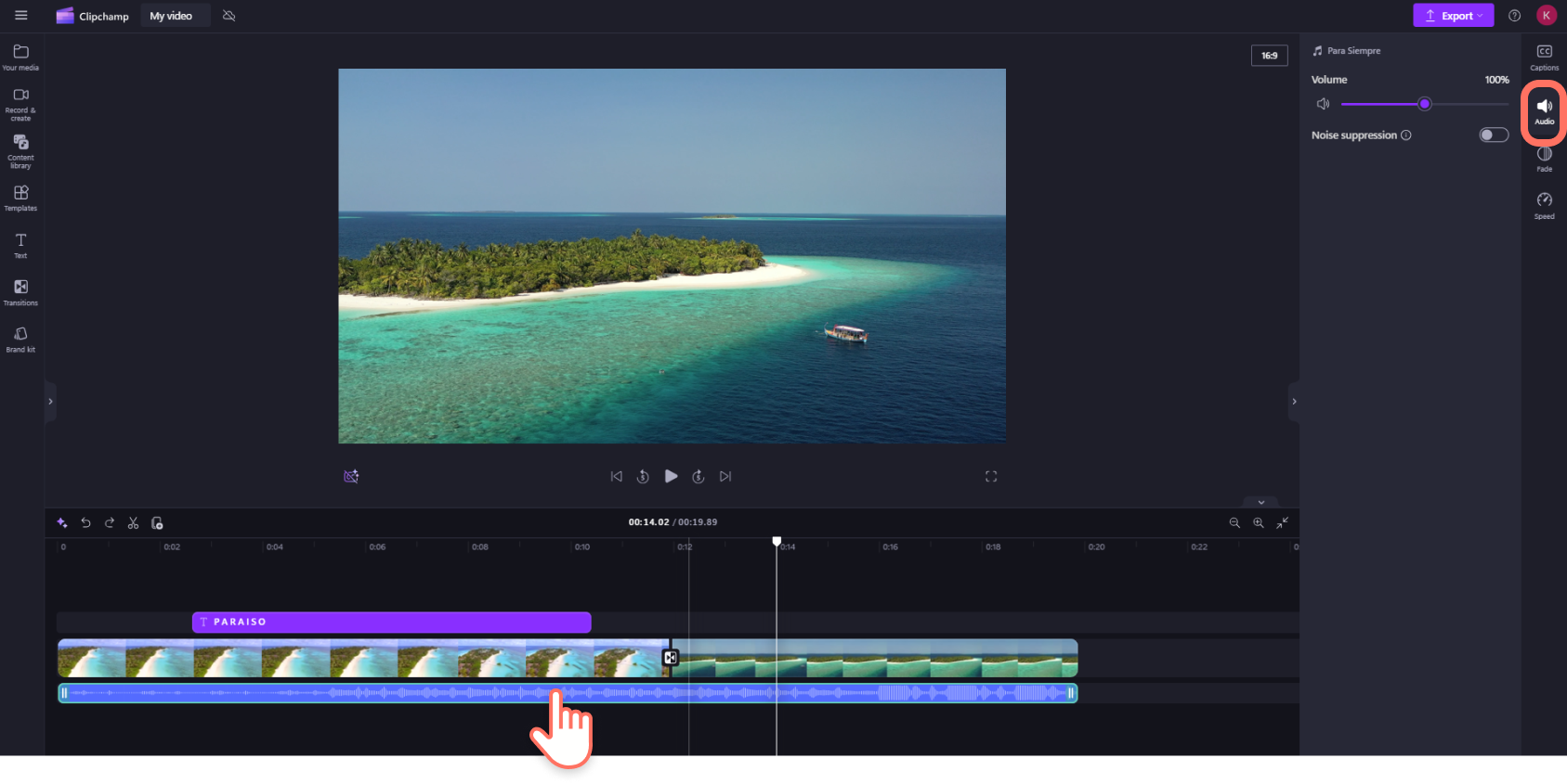 Isiklike kontode Clipchamp kuvatõmmis, mis kohandab ajaskaalale lisatud aktsiamuusika heli.