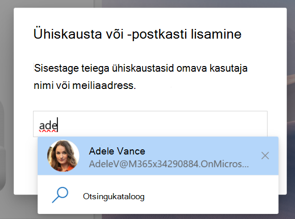 Kuvatõmmis ühiskasutuses olevast kaustast või postkastist
