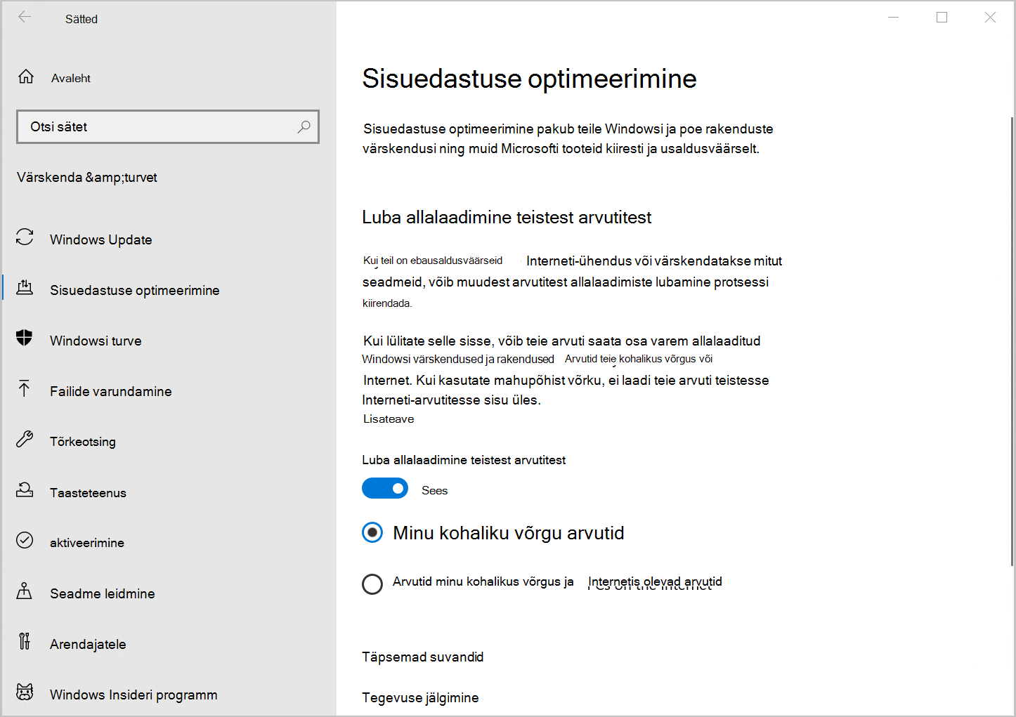 Kuvatõmmis Windows 10 sisuedastuse optimeerimise sätetest, kus on kuvatud suvand Luba allalaadimine teistest arvutitest.