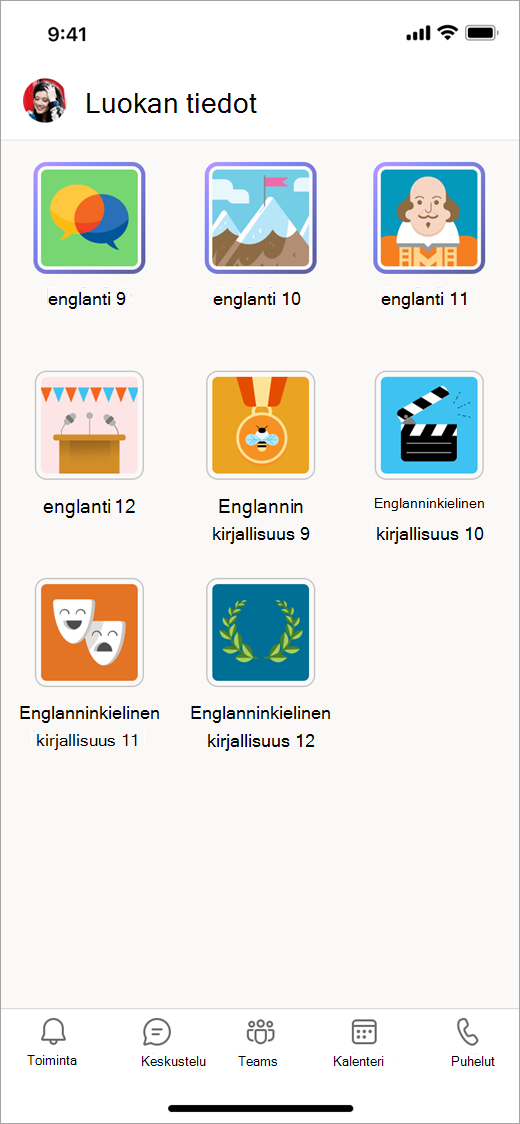 Teams mobiililaitteella Luokan merkitykselliset tiedot -sovelluksessa, jossa tarkastellaan kahdeksan luokan tiimin ruutuja.