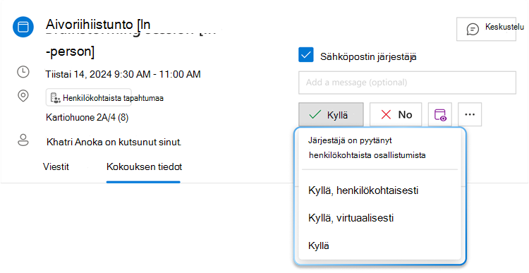 Kuva näyttää Kyllä-yhdistelmävalikon RSVP-valikkopainikkeen, jonka avattavaa valikkoa on laajennettu ja jossa voi nähdä kolme eri vaihtoehtoa: Kyllä, henkilökohtaisesti, Kyllä, virtuaalisesti ja Kyllä.