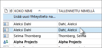 Pidä Ctrl-näppäin painettuna ja napsauta kutakin poistettavaa yhteystietoa.