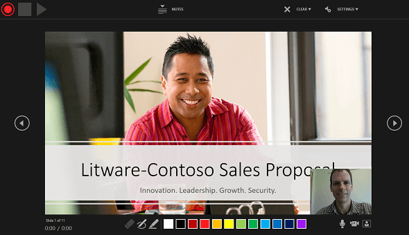 PowerPoint 2016:n esityksen tallennuksen ikkuna, jossa videoselostusikkunan esikatselu on käytössä.