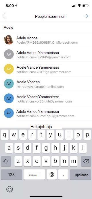 Näyttää mobiilinäytön, jonka yläreunassa on Lisää henkilöitä, ja luettelon alla olevista henkilöistä.