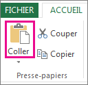 Capture dʼécran montrant la commande Coller dans le groupe Presse-papiers.