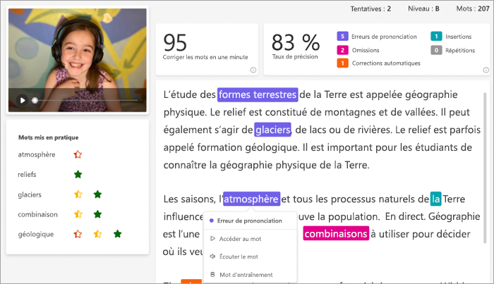 élève blanc souriant avec casque rose est illustré dans le cadre vidéo à côté du passage qu’il a lu. Le passage est marqué avec des erreurs codées en couleurs.