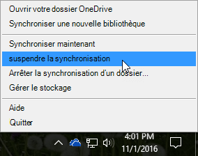 Capture d’écran du menu OneDrive Entreprise précédent avec l’option Suspendre la synchronisation sélectionnée.
