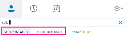 Lorsque vous commencez à taper dans la zone de recherche de Skype Entreprise, les onglets ci-dessous prennent les valeurs Mes contacts et Annuaire Skype.