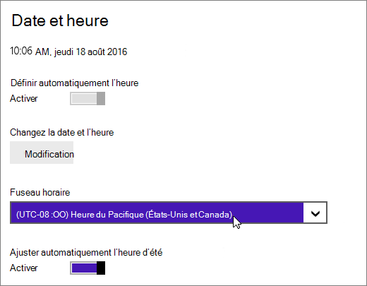 Capture d’écran avec le menu Date et heure dans Windows 8.