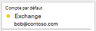 Affiche un compte Exchange dans le volet Outlook pour Mac gauche avec une icône d’indicateur orange à côté, signalant un problème de connexion.