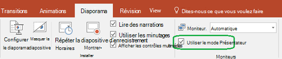 L’onglet Diaporama dans PowerPoint comprend une case à cocher qui permet de contrôler si le mode Présentateur est utilisé lors de l’affichage d’une présentation à d’autres personnes.