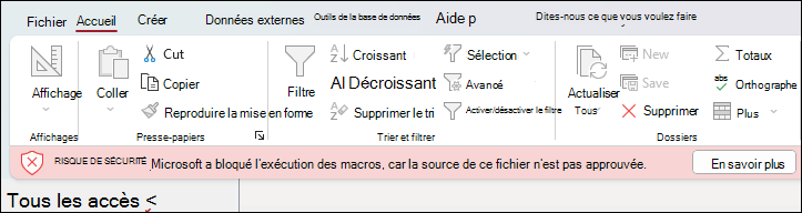 Message relatif aux risques de sécurité affiché sous le ruban dans une base de données Access avec un bouton En savoir plus