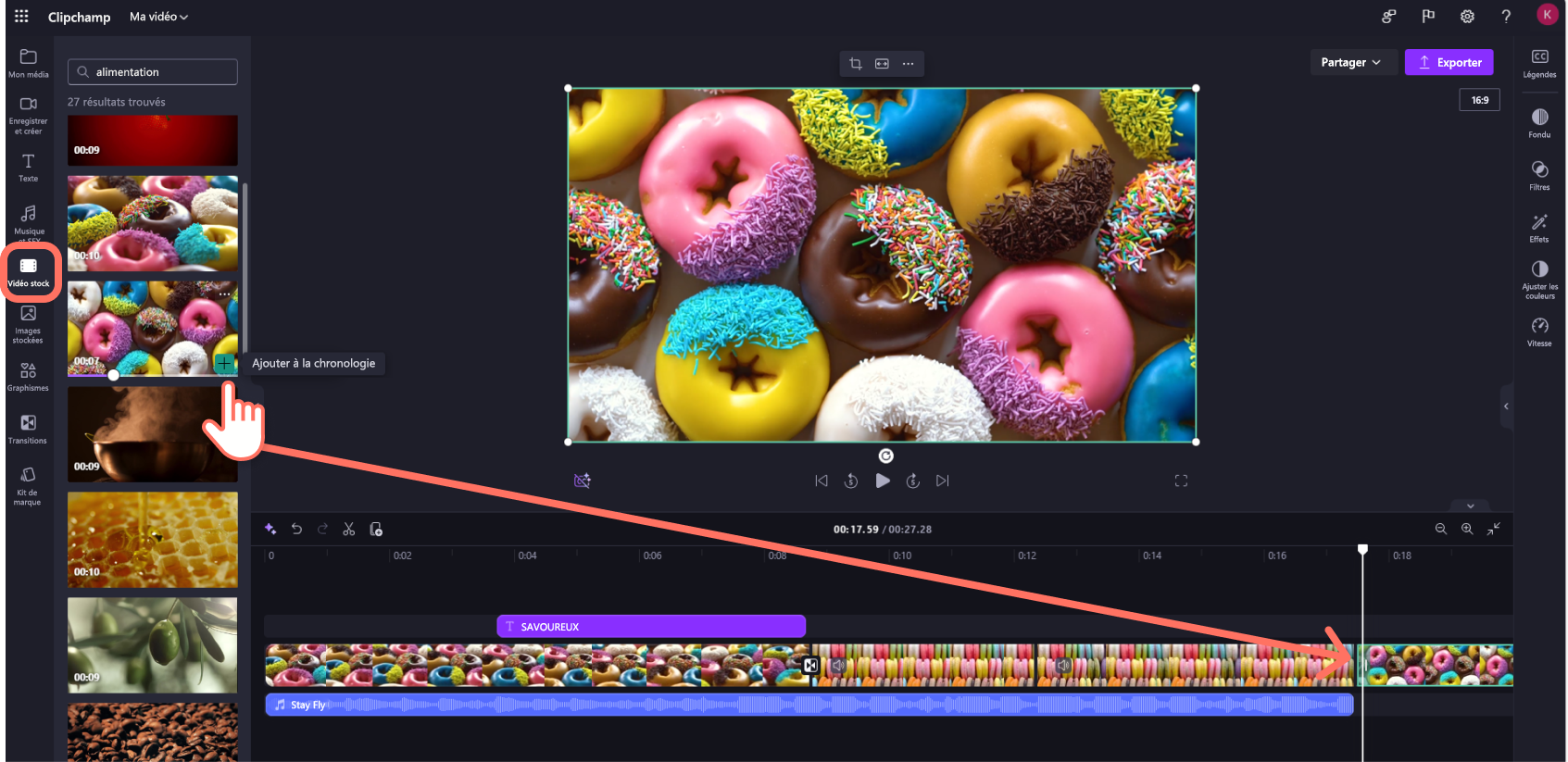 Capture d’écran d’un utilisateur de compte professionnel Clipchamp faisant glisser et déposant une vidéo de stock sur la chronologie