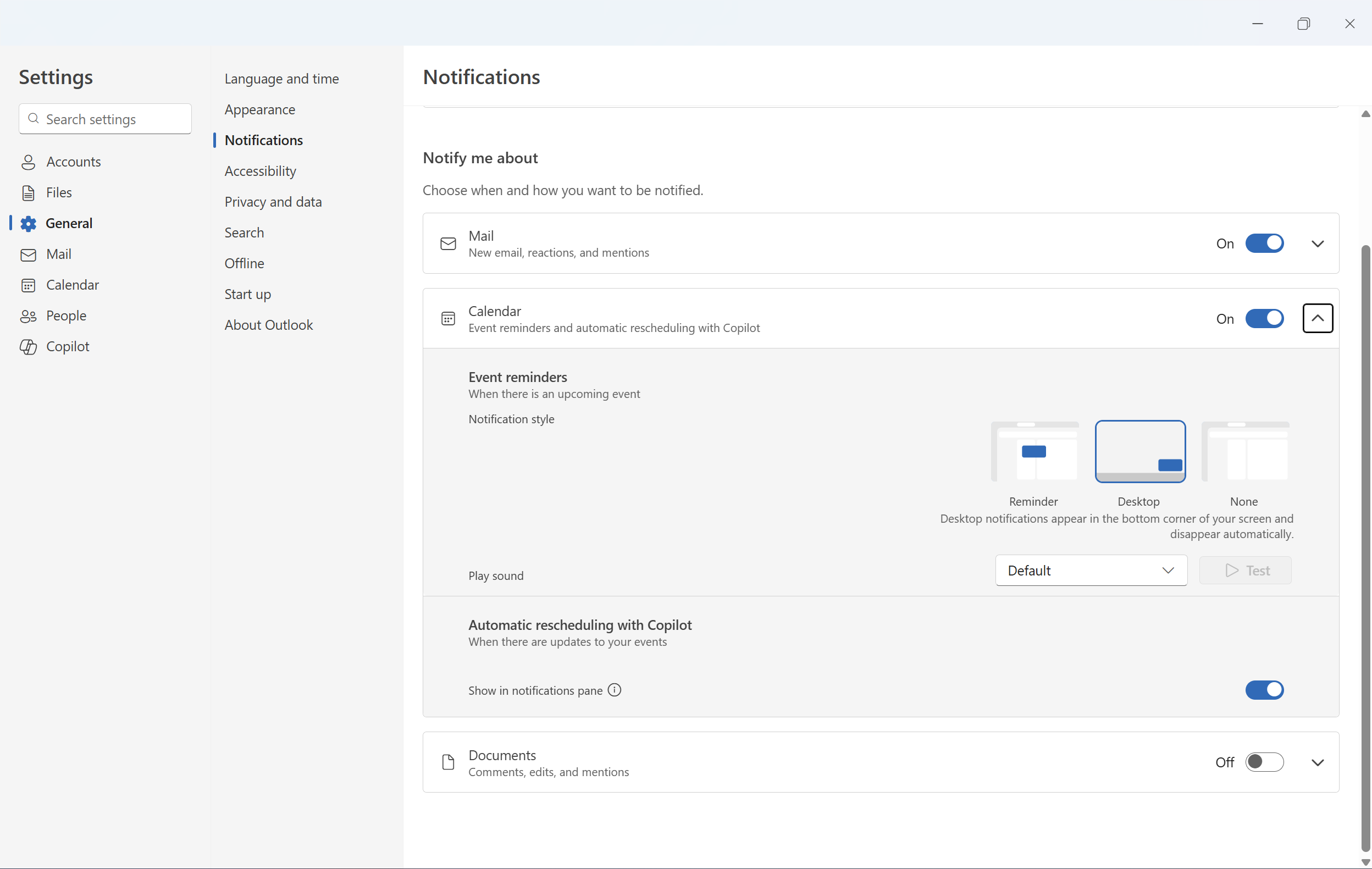 Paramètres du volet des notifications Outlook avec notifications de replanification automatique activées.