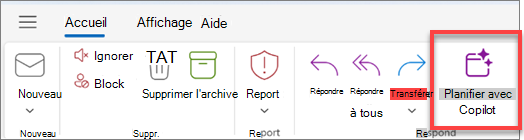 Affiche la barre d’outils Outlook avec le bouton Planifier avec Copilot mis en évidence.
