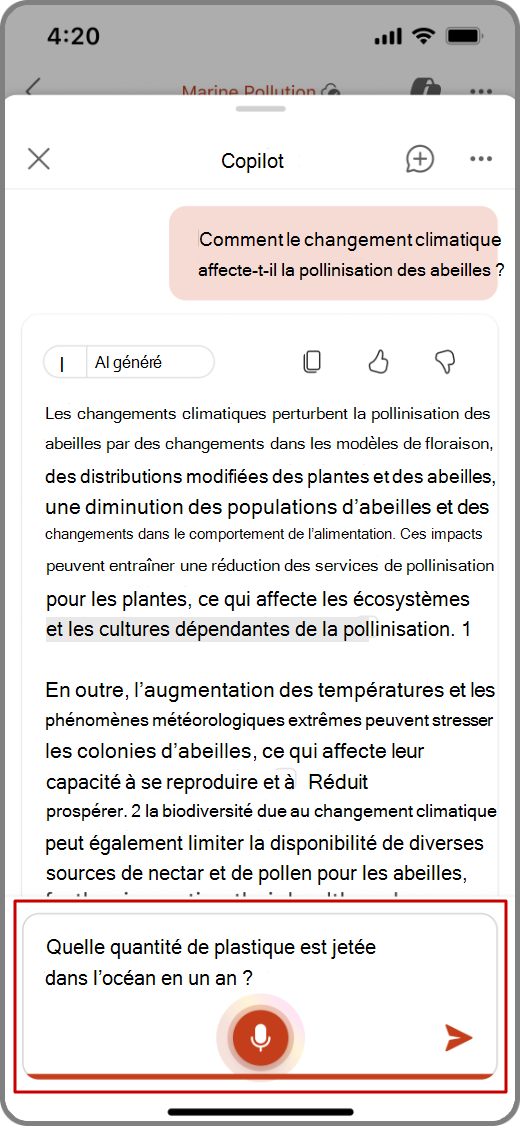Capture d’écran de Copilot dans PowerPoint sur un appareil iOS avec la fonctionnalité d’entrée vocale mise en évidence