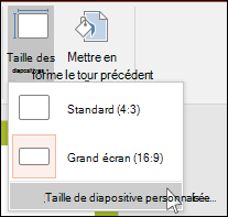 Dans l’onglet Création du ruban, sélectionnez Taille des diapositives, puis Taille de diapositive personnalisée.