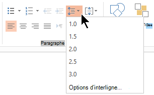 Les options de menu Espacement des lignes du ruban vous permettent de sélectionner un espace, un espace double ou d’autres options d’espacement vertical.