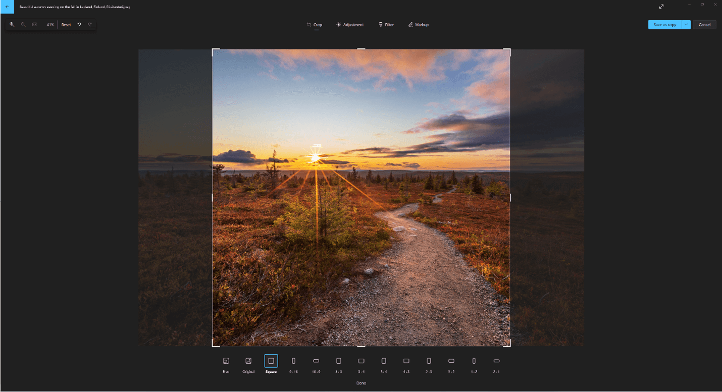 Montre une image rognée dans Windows 11, avec l’original transparent derrière elle.