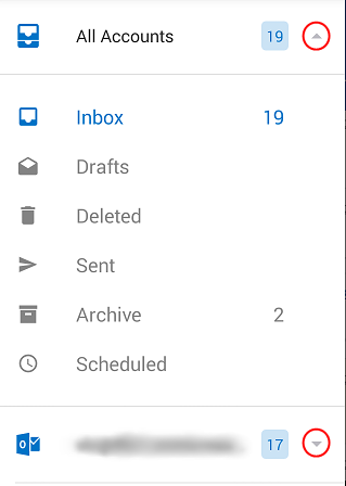 מציג תיקיות Outlook, עם חצים נפתחים מוקפים בעיגול בצד השמאלי של המסך.
