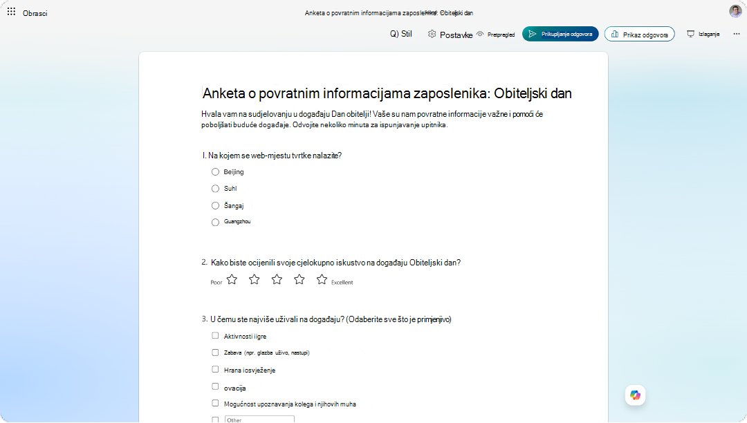 Snimka zaslona koja prikazuje upitnik za povratne informacije zaposlenika u programu Microsoft Forms s ocjenom događaja i pitanjima s povratnim informacijama.