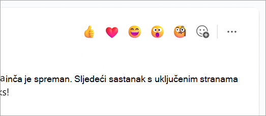 Snimka zaslona koja prikazuje emotikon brze reakcije iznad poruke čavrljanja