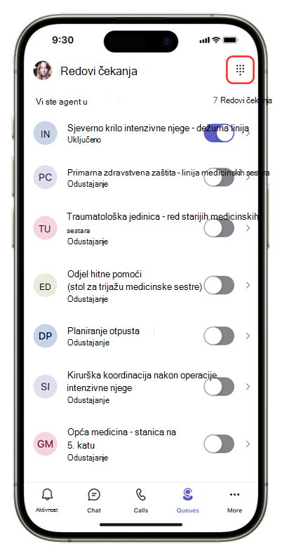 Snimka zaslona aplikacije Redovi čekanja na mobilnom uređaju s prikazom tipkovnice telefona u gornjem desnom kutu.