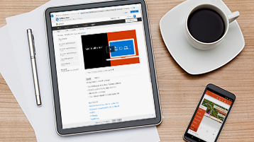 Táblagép egy Microsoft képzési weboldallal, egy csésze kávéval és egy okostelefonnal egy fából készült asztalon
