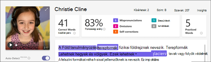 Képernyőkép az olvasáskészség fejlődése funkció véleményezési ablaktáblájáról. A szakaszon belül több szó is ki van emelve pávakékkel, rózsaszínnel és narancssárgával, ami hibakategóriát jelez. Az összegyűjtött adatok a szakasz felett láthatók