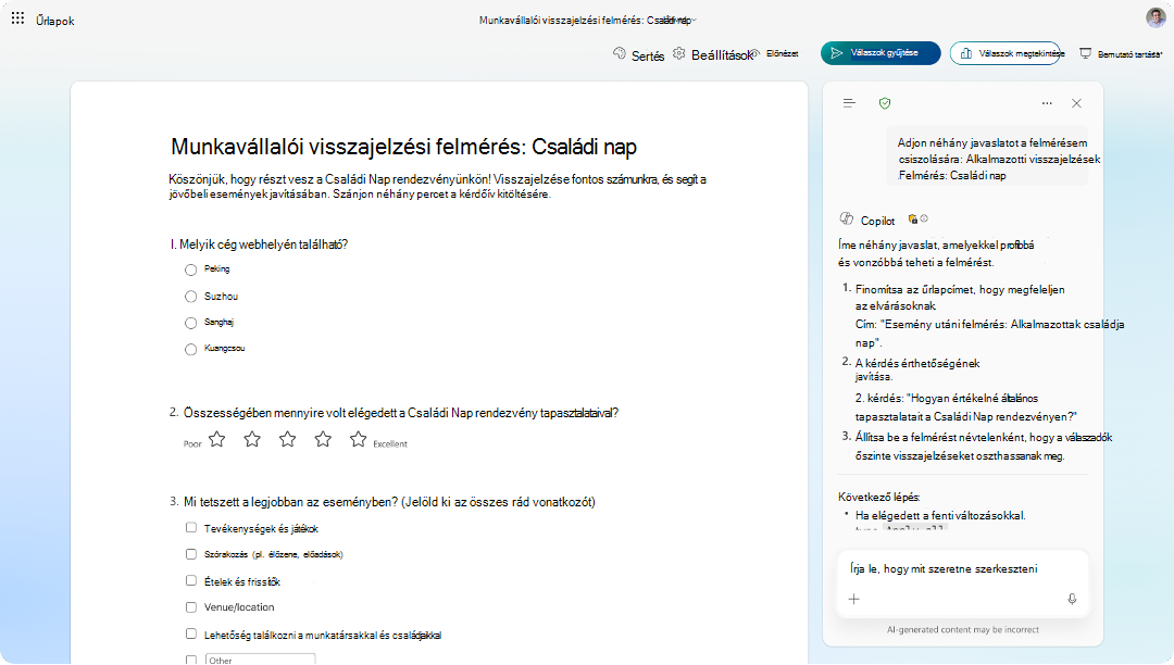 Képernyőkép az alkalmazotti visszajelzési felmérési űrlapról, amelyen a Copilot javaslatok panelje fejlesztéseket kínál.