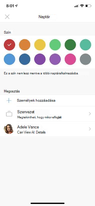 Egy mobilképernyőt mutat, melynek tetején a Calendar látható. A Megosztás csoport alatt több lehetőség található, valamint egy hozzáadott személy neve.