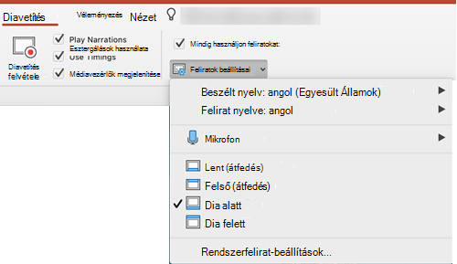 A képaláírások és feliratok beállításai a PowerPoint Diavetítés lapján találhatók.