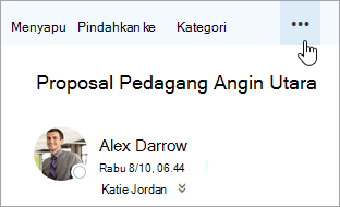 Cuplikan layar tombol Perintah lainnya pada bilah menu Outlook.