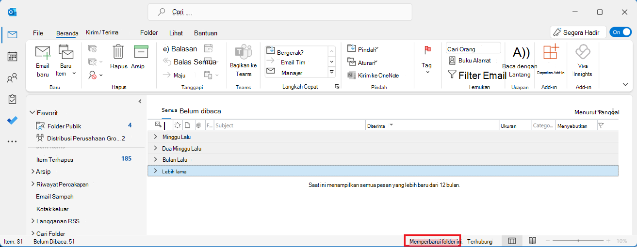 Kotak surat bersama Outlook dengan Memperbarui pesan folder ini yang dilingkari dalam kotak merah