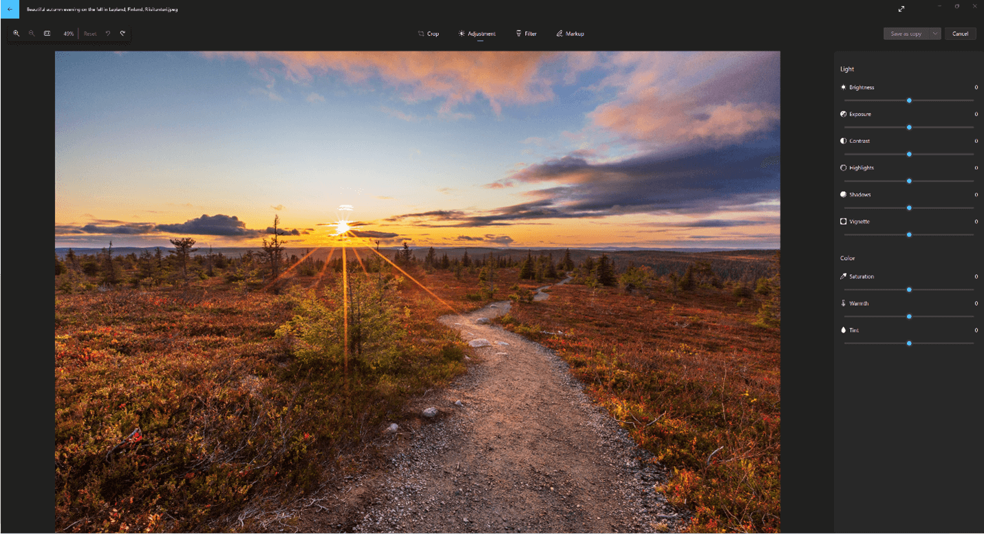 Memperlihatkan opsi cahaya dan warna untuk mengedit foto di Windows 11.