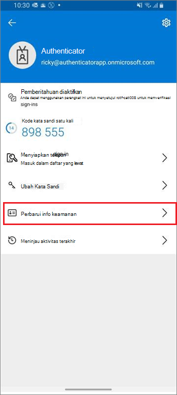 Laman akun kerja atau sekolah, memperlihatkan tautan Perbarui info keamanan yang disorot