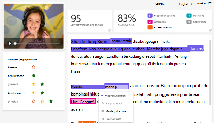 Siswa kulit putih tersenyum dengan headphone merah muda digambarkan dalam bingkai video di samping bagian yang telah dibacanya. Bagian tersebut ditandai dengan kesalahan berkode warna.