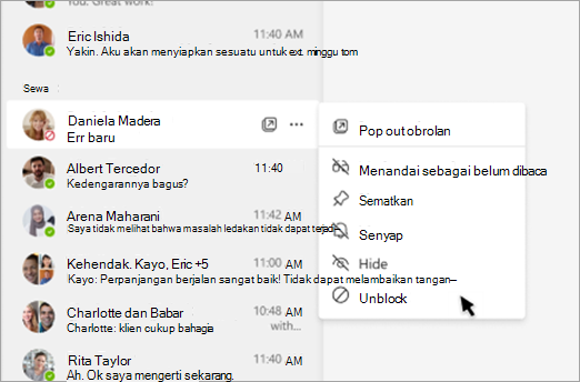 Cuplikan layar memperlihatkan cara membuka blokir seseorang dari panel obrolan