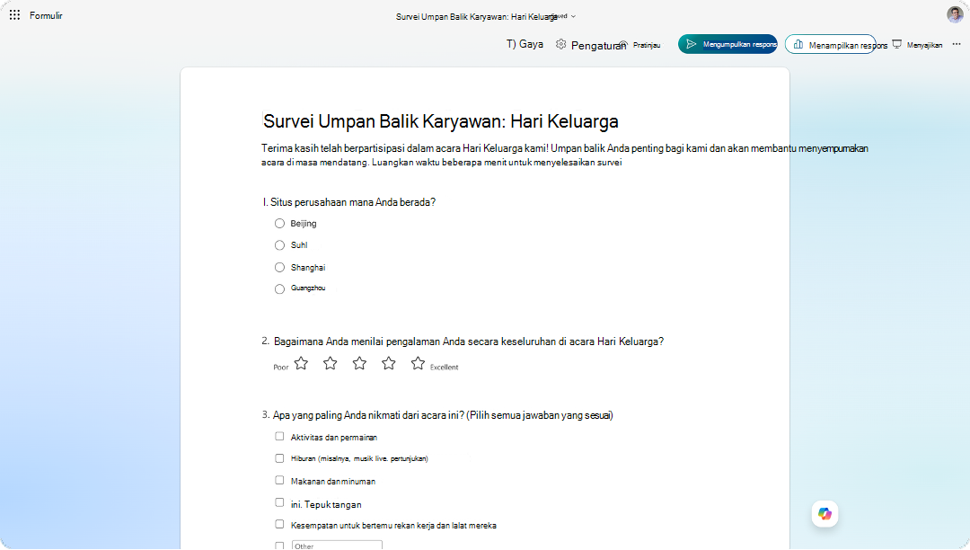 Cuplikan layar yang memperlihatkan Survei Umpan Balik Karyawan di Microsoft Forms dengan pertanyaan peringkat peristiwa dan umpan balik.