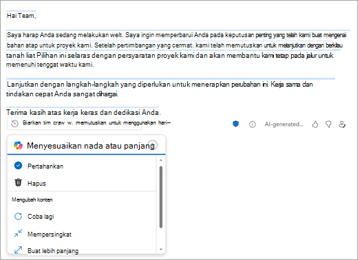 Memperlihatkan halaman email Outlook Baru dengan draf yang dibuat oleh Outlook. Di bawah draf terdapat opsi untuk disimpan, dibuang, atau diubah drafnya.