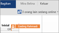 Word Online memperlihatkan kepada Anda apakah penulis lain sedang mengerjakan dokumen