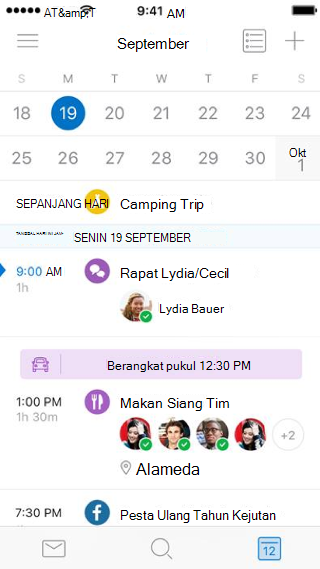 Memperlihatkan kalender, dengan detail acara di bawahnya.
